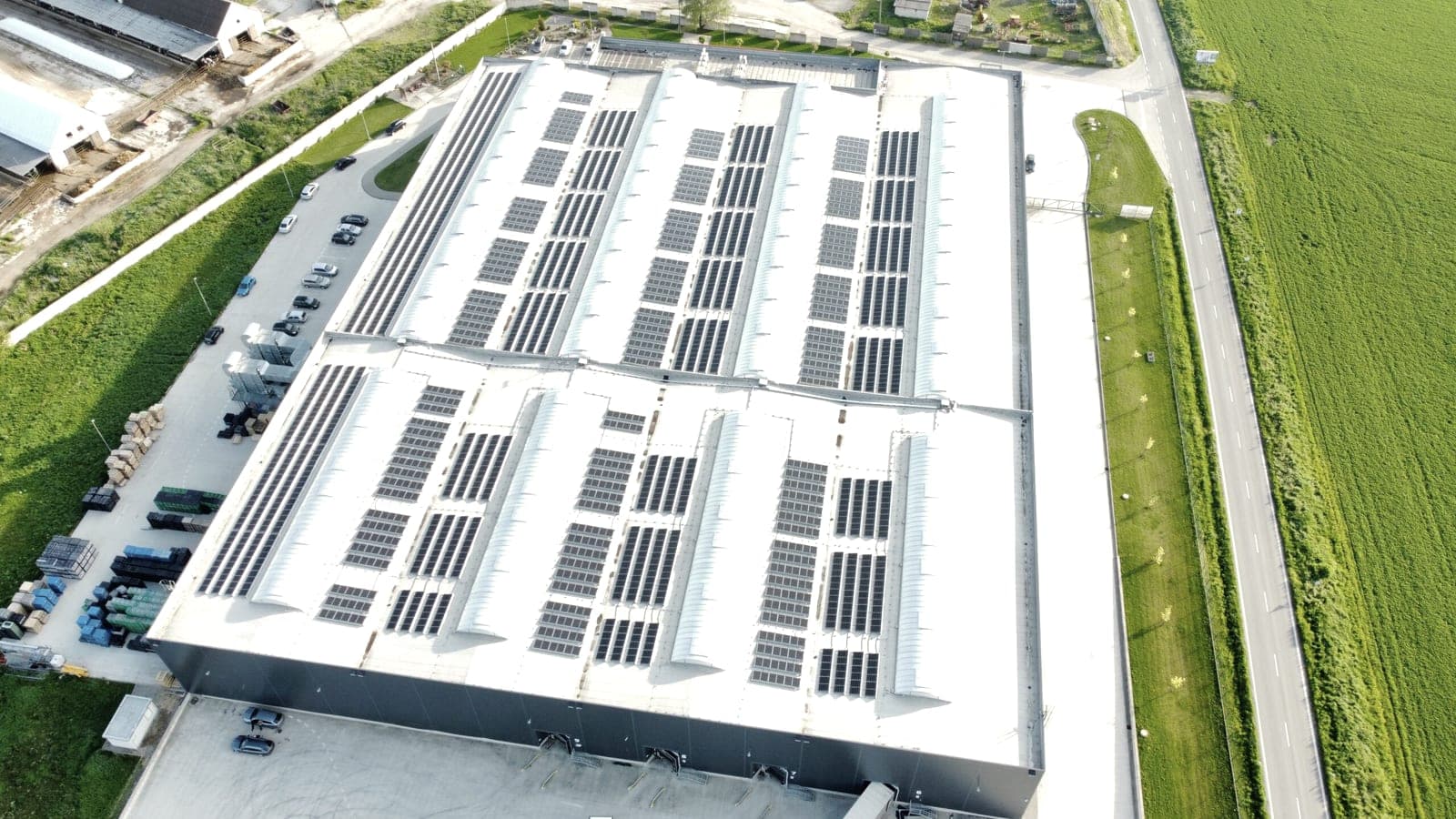 AAH Plastics, Solčany, 500 kWp (1/6)