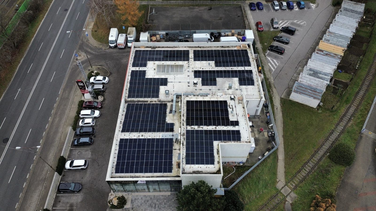 FALCONER TRADE, Trenčín, 55,7 kWp (1/3)