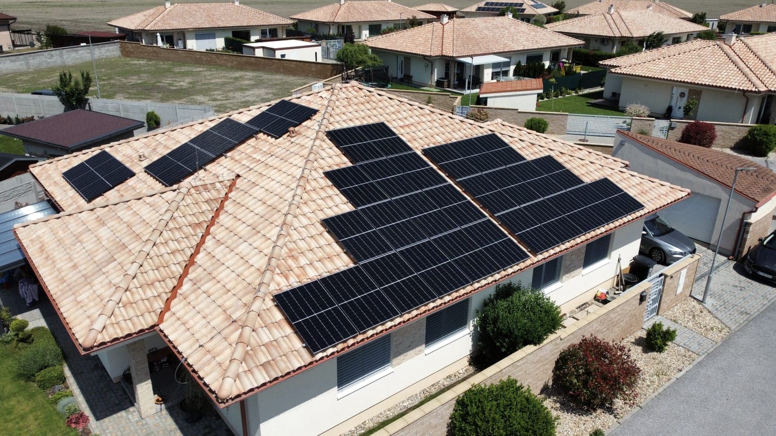 Rodinný dům Rovinka, Rovinka, 9,8 kWp (1/3)