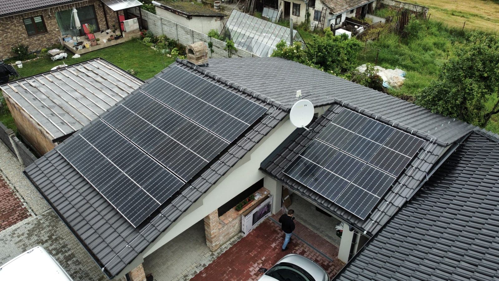 Rodinný dům Tešedíkovo, Tešedíkovo, 9,8 kWp (1/3)